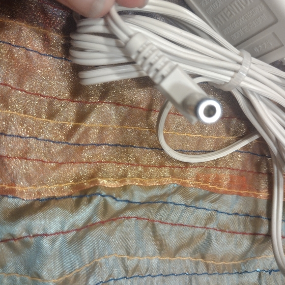 Radio Shack AC adapter Part # AD-313. ( OUTPUT 9v ) - Picture 5 of 5